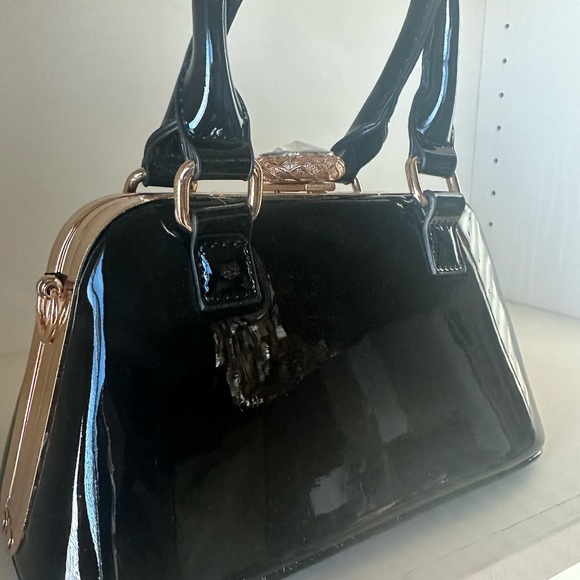 New La Terre Handbag Black Patent Leather - Picture 10 of 10